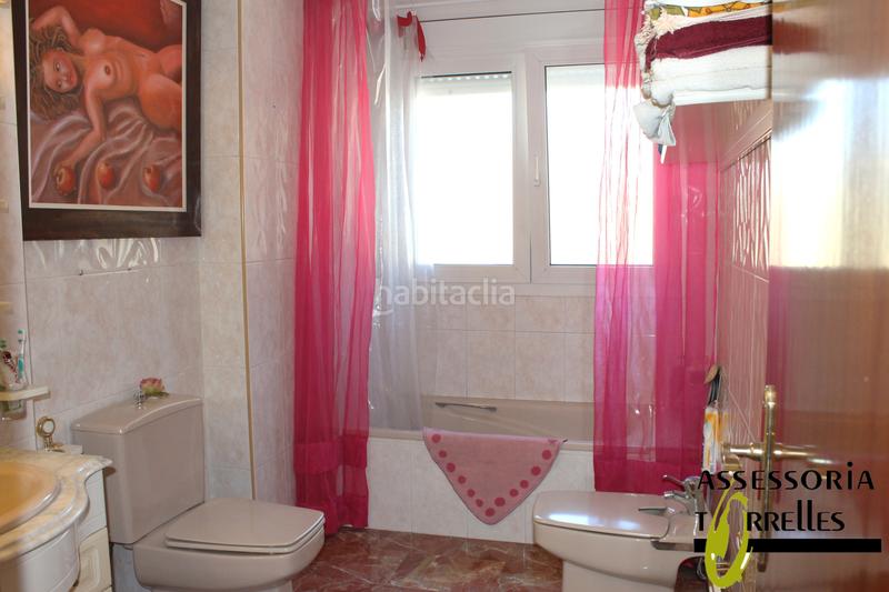 Foto baf58f7b-7e25-4338-9966-3132a01e0f3f. Casa adossada amb xemeneia calefacció aparcament a Torrelles de Llobregat