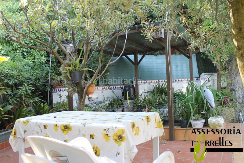 Foto 150cb45b-4678-4d7c-9c25-b575c3e2074a. Xalet amb xemeneia calefacció aparcament piscina a Torrelles de Llobregat