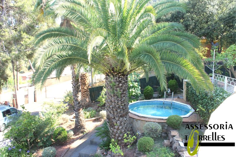 Foto 506704ed-fb9d-4dc8-9f73-29d1de2b7a49. Xalet amb xemeneia calefacció aparcament piscina a Torrelles de Llobregat