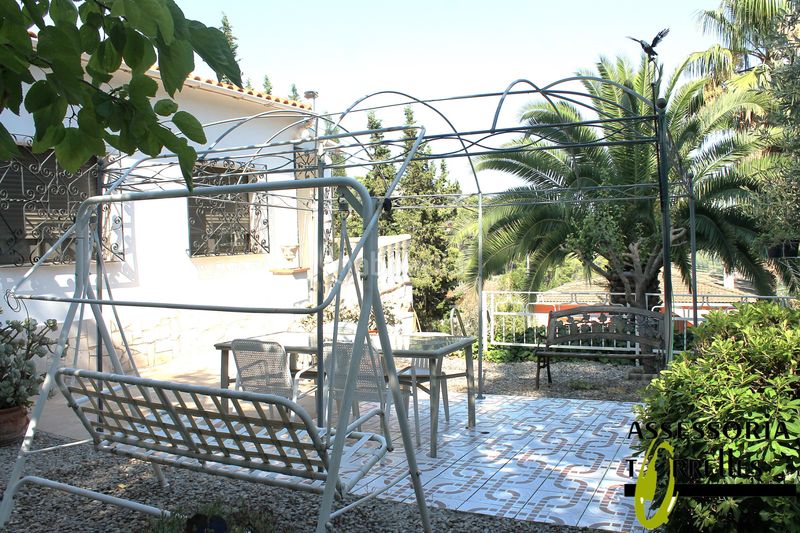 Foto a3f1a4e0-0a15-4867-b9d1-f17b685e91f2. Xalet amb xemeneia calefacció aparcament piscina a Torrelles de Llobregat