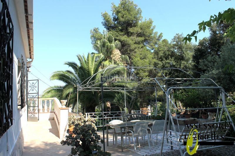 Foto aea168cd-5ace-45f2-b828-84ac4308e8fa. Xalet amb xemeneia calefacció aparcament piscina a Torrelles de Llobregat