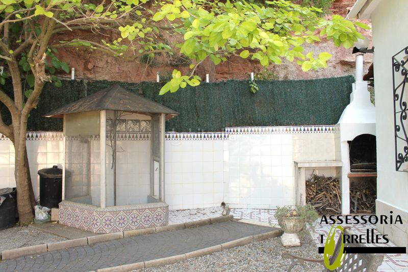 Foto b52a4977-5527-4e4e-9c00-b044eedfbad5. Xalet amb xemeneia calefacció aparcament piscina a Torrelles de Llobregat