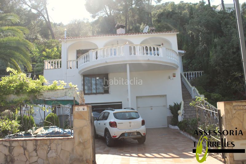 Foto d95aba2f-b10f-4db8-adc0-0921059e9117. Xalet amb xemeneia calefacció aparcament piscina a Torrelles de Llobregat