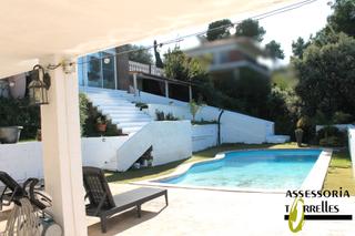 Chalet in Torrelles de Llobregat. Con 5 dormitorios