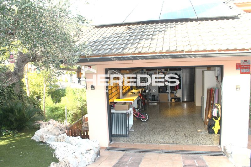 Foto 0268e69f-eee9-4323-80dc-e77f9f29a96f. Casa amb xemeneia calefacció aparcament piscina a Torrelles de Llobregat