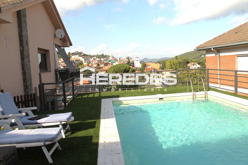 Foto 103cb0e4-b4c1-4e03-9fc6-b2aa20c52a6f. Casa amb xemeneia calefacció aparcament piscina a Torrelles de Llobregat