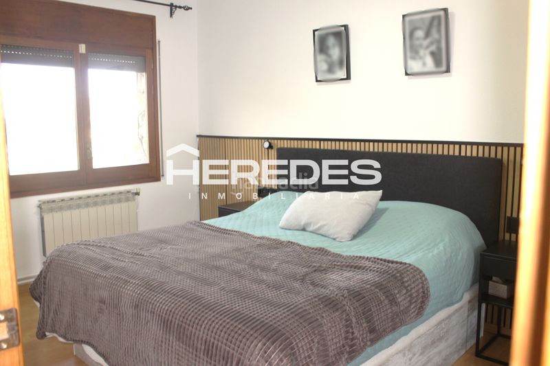 Foto 4b4476e2-8278-4193-9b43-5c88c84598fa. Casa amb xemeneia calefacció aparcament piscina a Torrelles de Llobregat
