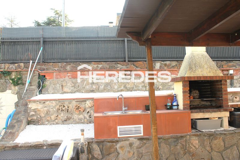 Foto 599871c0-c079-4c58-819d-b200d6530832. Casa amb xemeneia calefacció aparcament piscina a Torrelles de Llobregat