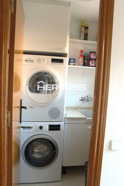 Foto 8246dc41-0117-40b0-82a7-54d634e2f9e9. Casa amb xemeneia calefacció aparcament piscina a Torrelles de Llobregat
