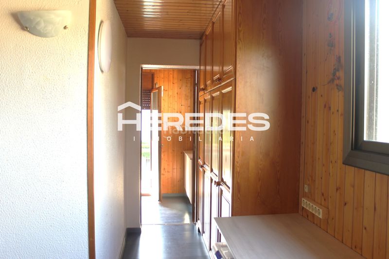 Foto a0d5aad4-d395-463c-a60c-a9f8cd0c7a7d. Casa amb xemeneia calefacció aparcament piscina a Torrelles de Llobregat