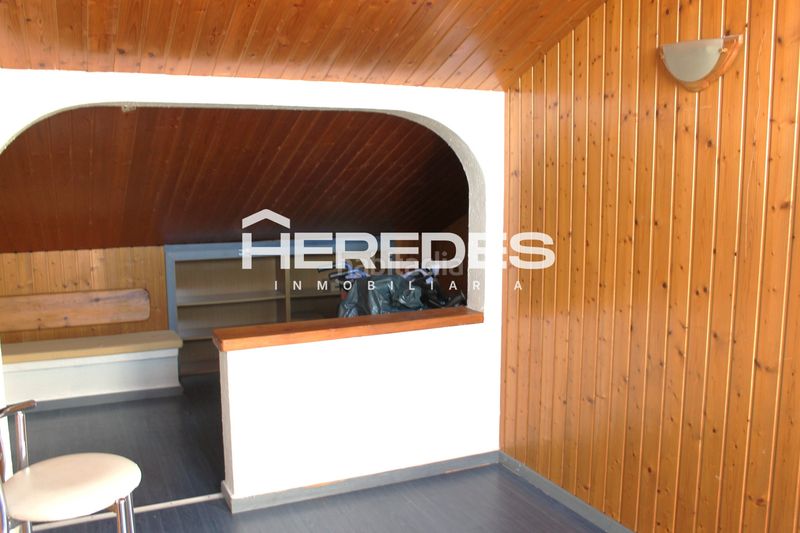 Foto a6973228-6583-4b47-9bd9-8588385ebf27. Casa amb xemeneia calefacció aparcament piscina a Torrelles de Llobregat