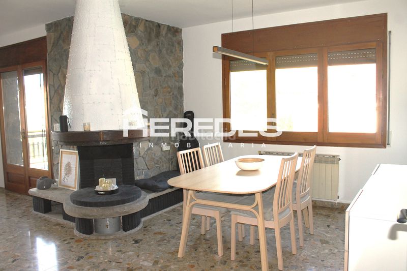 Foto add758b0-2185-4c52-a6d5-afce37305a53. Casa amb xemeneia calefacció aparcament piscina a Torrelles de Llobregat