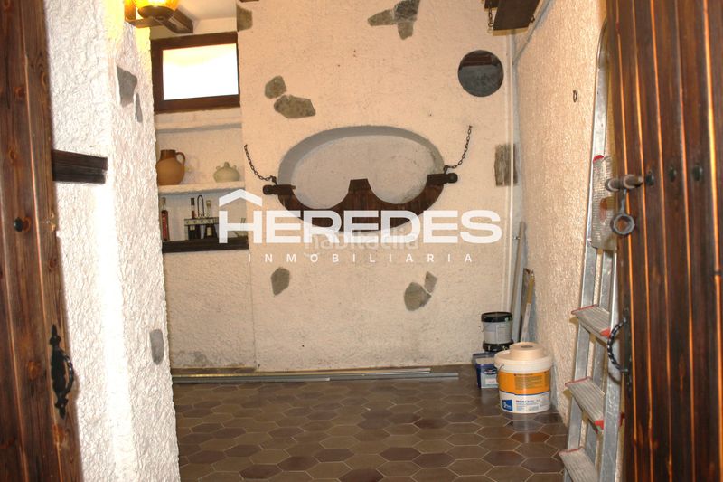 Foto c666fb9a-26b1-46f2-bf2c-fa09c63291b5. Casa amb xemeneia calefacció aparcament piscina a Torrelles de Llobregat