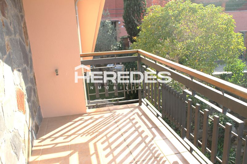 Foto cbe64c57-374d-4865-ae4c-00063e319780. Casa amb xemeneia calefacció aparcament piscina a Torrelles de Llobregat