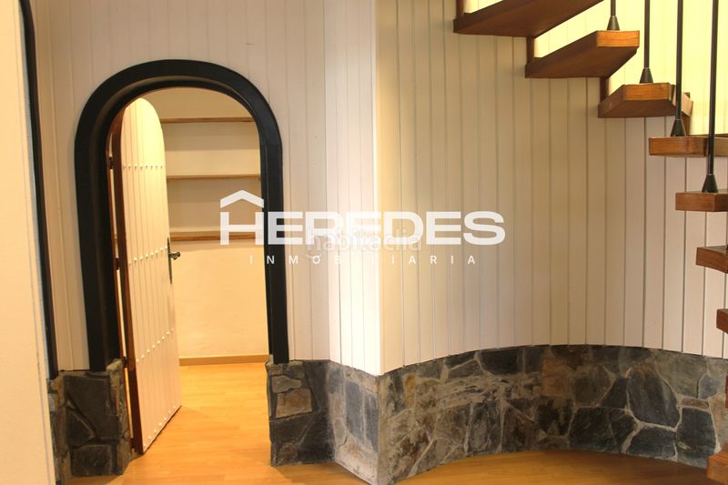 Foto ecc71cea-8def-4019-86c8-ca87ef10bfbd. Casa amb xemeneia calefacció aparcament piscina a Torrelles de Llobregat