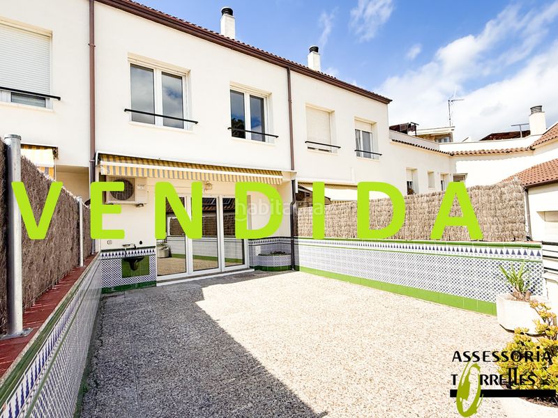 Foto 5d8ec712-f0c9-496e-a800-730c1f990b15. Casa adossada amb xemeneia calefacció aparcament a Torrelles de Llobregat