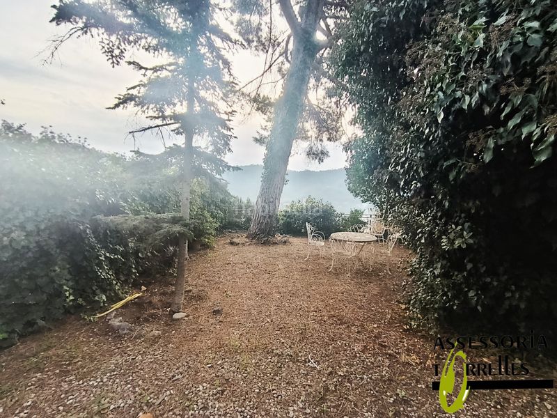 Foto f65ca505-aa71-4651-adaf-17cfa7e5eb5d. Xalet amb xemeneia calefacció aparcament a Torrelles de Llobregat