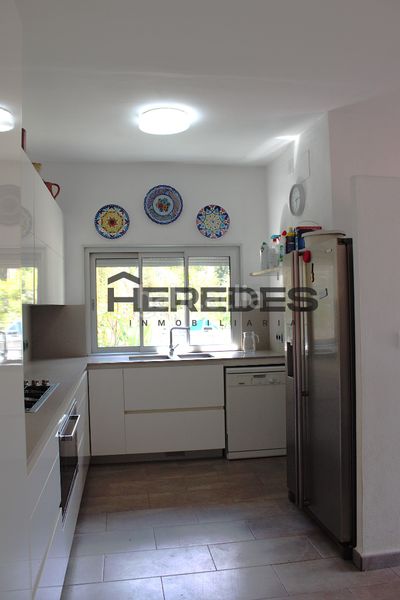 Foto 39eb4b13-7a86-475b-a9b9-8d4992175223. Casa amb calefacció piscina a Torrelles de Llobregat