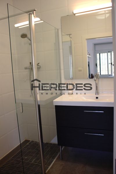Foto 8be8762e-6870-4950-9ada-074a763e20a3. Casa amb calefacció piscina a Torrelles de Llobregat