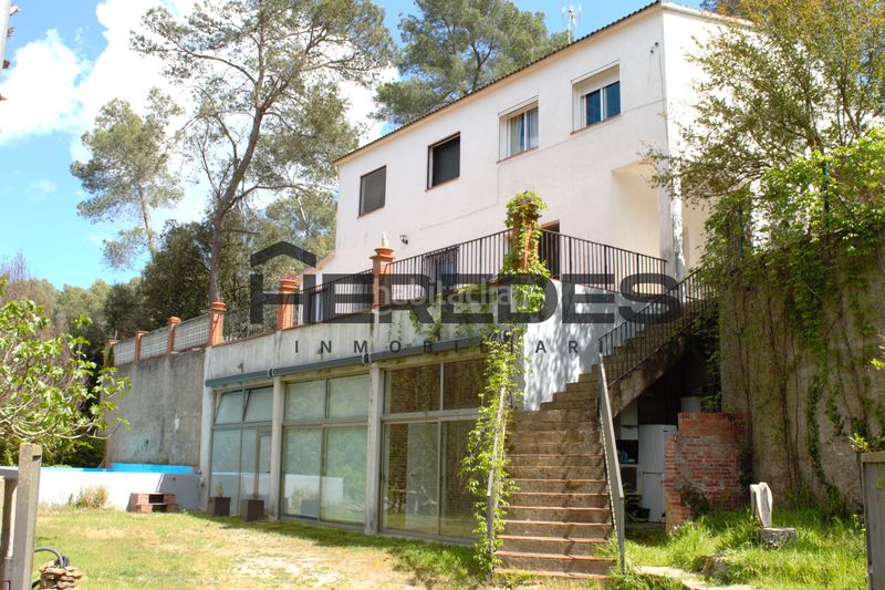 Foto b7576cac-8b78-4a36-b8cf-8271e5084d19. Casa amb calefacció piscina a Torrelles de Llobregat