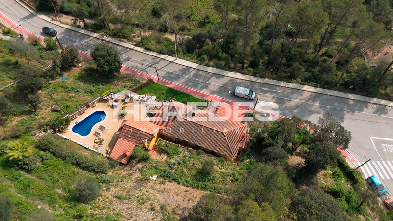 Foto 18281f08-1fe3-4364-889b-9e1f90bc5003. Xalet amb xemeneia calefacció aparcament piscina a Torrelles de Llobregat