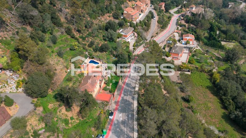 Foto 8aeb3c46-3d7f-4cd8-b11e-52a7f5c790d0. Xalet amb xemeneia calefacció aparcament piscina a Torrelles de Llobregat