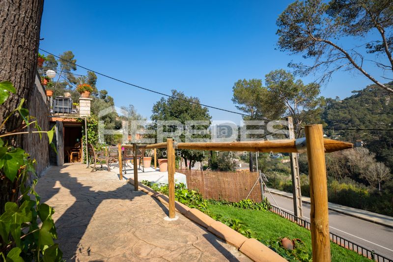 Foto d929a9c3-9b4e-449b-819d-ffbafe73e29b. Xalet amb xemeneia calefacció aparcament piscina a Torrelles de Llobregat