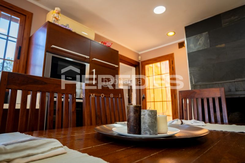 Foto e20e828a-9949-4128-ba76-b90d89eff74e. Xalet amb xemeneia calefacció aparcament piscina a Torrelles de Llobregat