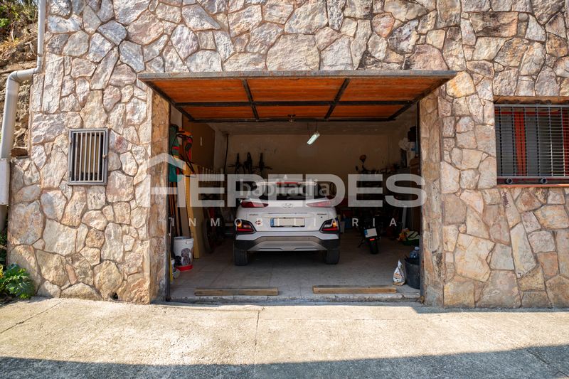 Foto f89963bb-8494-4753-965a-ab00666233b2. Xalet amb xemeneia calefacció aparcament piscina a Torrelles de Llobregat