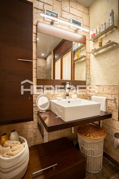Foto f93303d8-f948-4935-b449-f139ef305911. Xalet amb xemeneia calefacció aparcament piscina a Torrelles de Llobregat