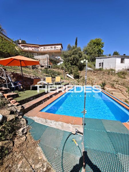 Foto 02dd3a0a-0862-4cfc-836d-550b3cc5e484. Casa amb xemeneia calefacció aparcament piscina a Torrelles de Llobregat