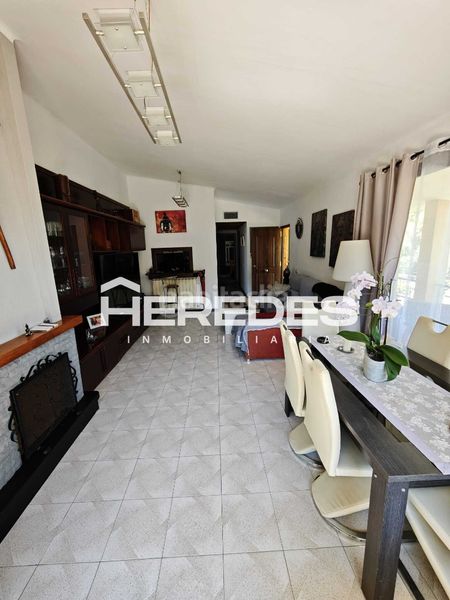 Foto c3be58f1-e389-4924-92a1-e09eb7c07a68. Casa amb xemeneia calefacció aparcament piscina a Torrelles de Llobregat