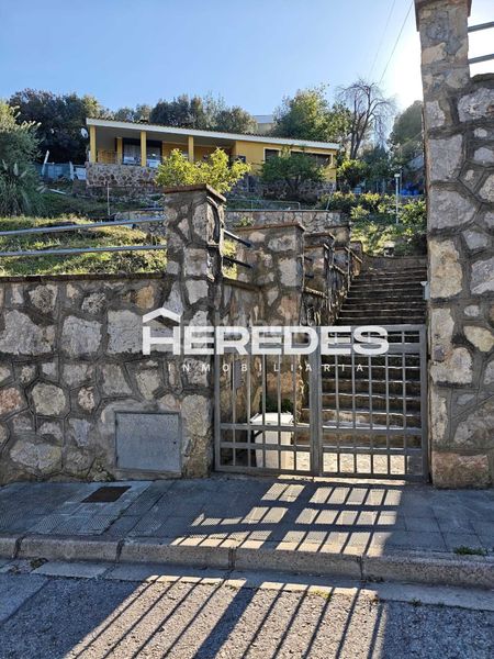 Foto d3725b03-aeea-44ff-b57d-b983126fafeb. Casa amb xemeneia calefacció aparcament piscina a Torrelles de Llobregat