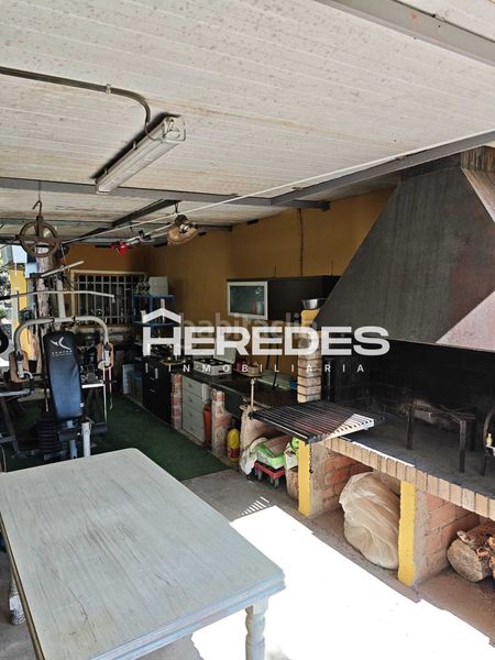 Foto d631feb2-eece-4242-b8d8-c0822304ccd7. Casa amb xemeneia calefacció aparcament piscina a Torrelles de Llobregat