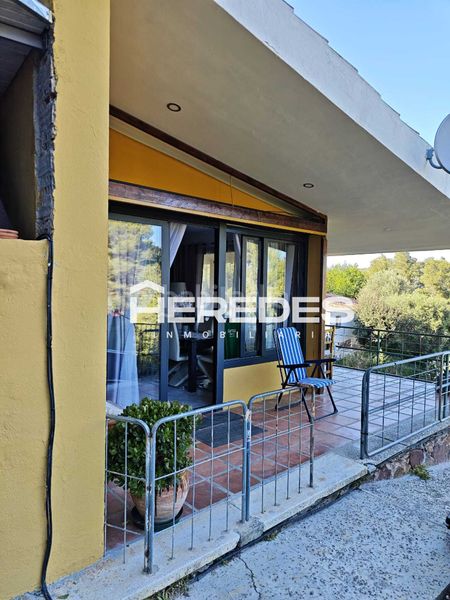 Foto f95cc7c2-9cbd-4a48-9c02-88b21dc57d3e. Casa amb xemeneia calefacció aparcament piscina a Torrelles de Llobregat