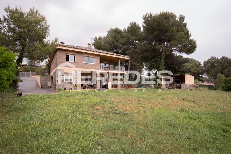 Foto 0bb7e933-80b9-46d9-936d-c9f9b5065092. Casa amb xemeneia calefacció aparcament a Castellarnau Sabadell