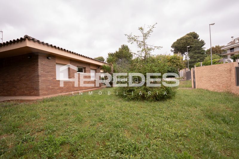 Foto 3bae35db-8ca2-4a48-a68e-fcffb22d3110. Casa amb xemeneia calefacció aparcament a Castellarnau Sabadell
