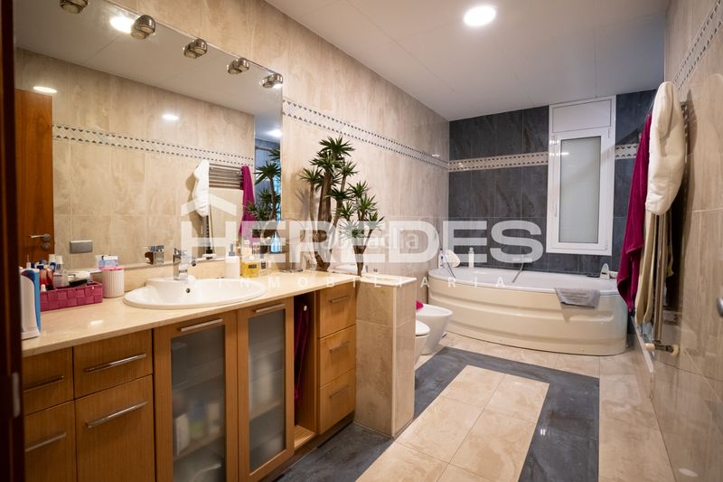 Foto 484ac80d-c2ab-4296-8472-243ac9284162. Casa amb xemeneia calefacció aparcament a Castellarnau Sabadell
