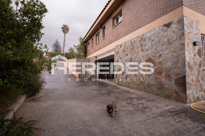 Foto 48f83a5c-0238-45a4-9eec-9f6811d579c1. Casa amb xemeneia calefacció aparcament a Castellarnau Sabadell