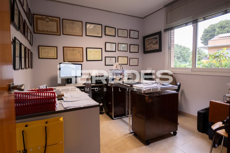 Foto 536765ae-ac35-4e08-bf02-b0f586be3a6c. Casa amb xemeneia calefacció aparcament a Castellarnau Sabadell