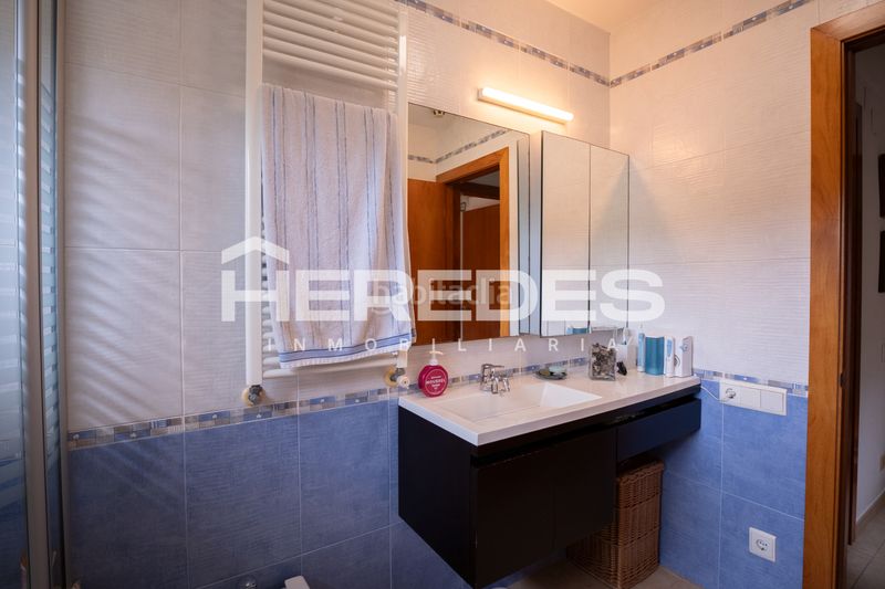 Foto 7fa9a0a2-ce77-4e29-9227-c9a2b7e9086b. Casa amb xemeneia calefacció aparcament a Castellarnau Sabadell