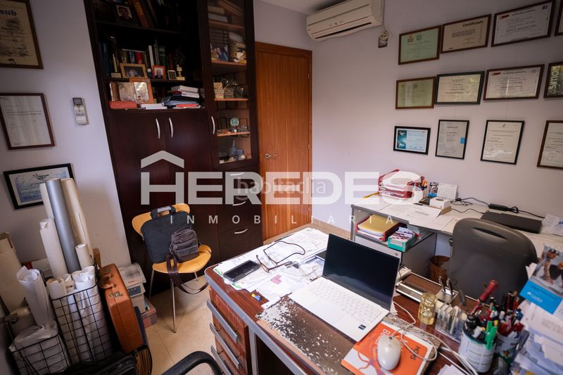 Foto a528322d-93c3-4ed9-b24d-423bb32e711f. Casa amb xemeneia calefacció aparcament a Castellarnau Sabadell