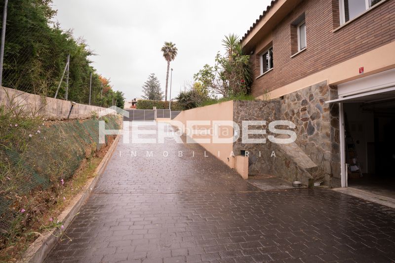 Foto ab65b35d-7453-4e09-bac5-18b634bfb042. Casa amb xemeneia calefacció aparcament a Castellarnau Sabadell