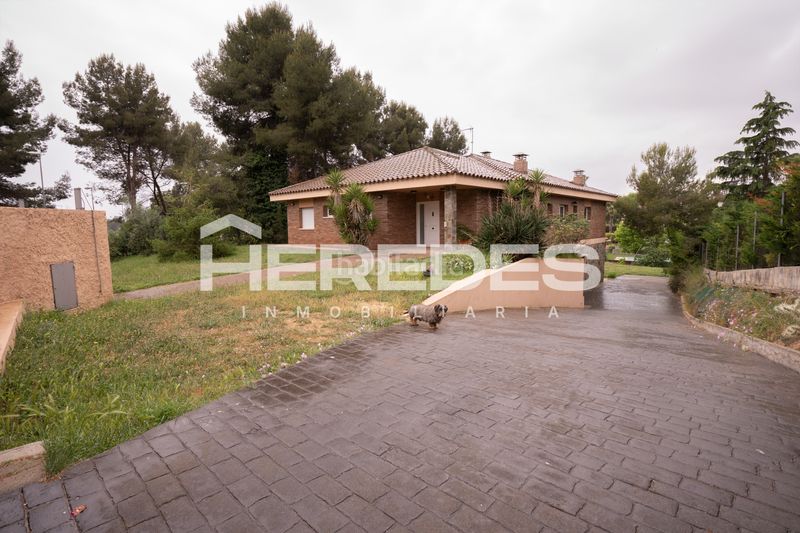 Foto b4e2bb46-99a1-4d08-8bdd-31adaf250f86. Casa amb xemeneia calefacció aparcament a Castellarnau Sabadell