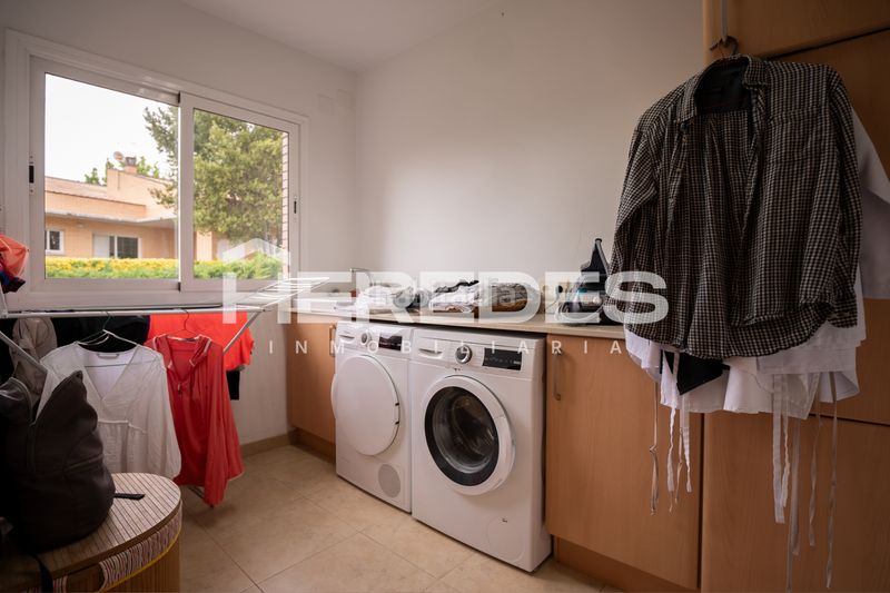 Foto b97bf9da-9f0d-4b11-843a-fa206ebbdf4f. Casa amb xemeneia calefacció aparcament a Castellarnau Sabadell