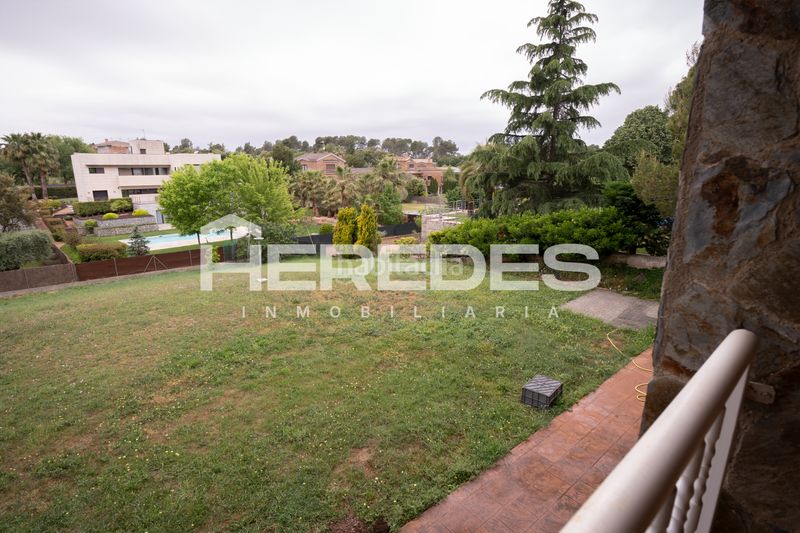 Foto d35148ac-02f7-45c6-aacd-31aa21a00353. Casa amb xemeneia calefacció aparcament a Castellarnau Sabadell