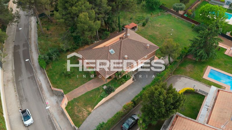 Foto d53d3ca5-411b-475c-b490-d0ea0e9fadfb. Casa amb xemeneia calefacció aparcament a Castellarnau Sabadell