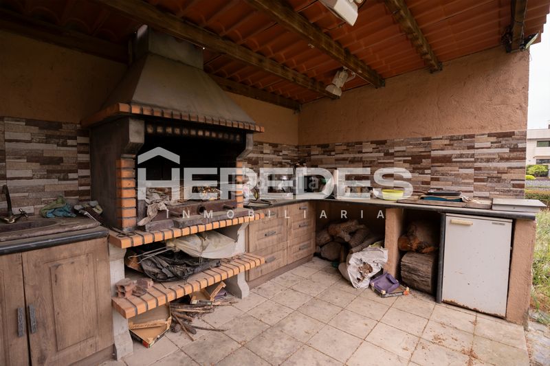 Foto e5c9f317-dfac-464e-bc99-aafe961b16ec. Casa amb xemeneia calefacció aparcament a Castellarnau Sabadell