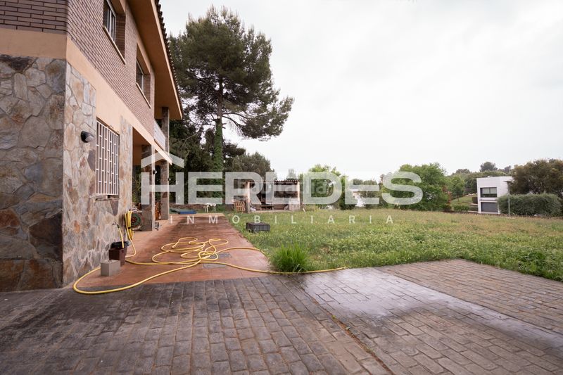 Foto e9e913d3-c9e2-40e5-ba7c-620ef69439e8. Casa amb xemeneia calefacció aparcament a Castellarnau Sabadell