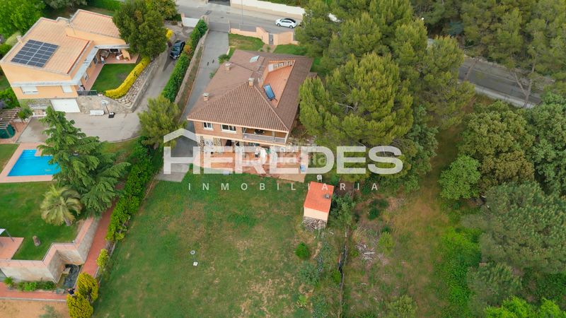 Foto f22a8426-0da9-4dd0-9eef-4fb9f2d045c9. Casa amb xemeneia calefacció aparcament a Castellarnau Sabadell